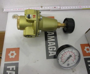 Редуктор в комплекте с двумя манометрами Riegler